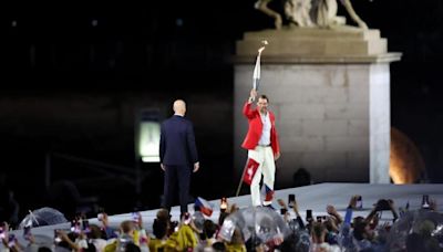 París se rinde a Nadal con un sorpresón final en la ceremonia de inauguración con Zidane