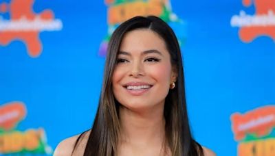 Miranda Cosgrove gets engaged during rom-com clip