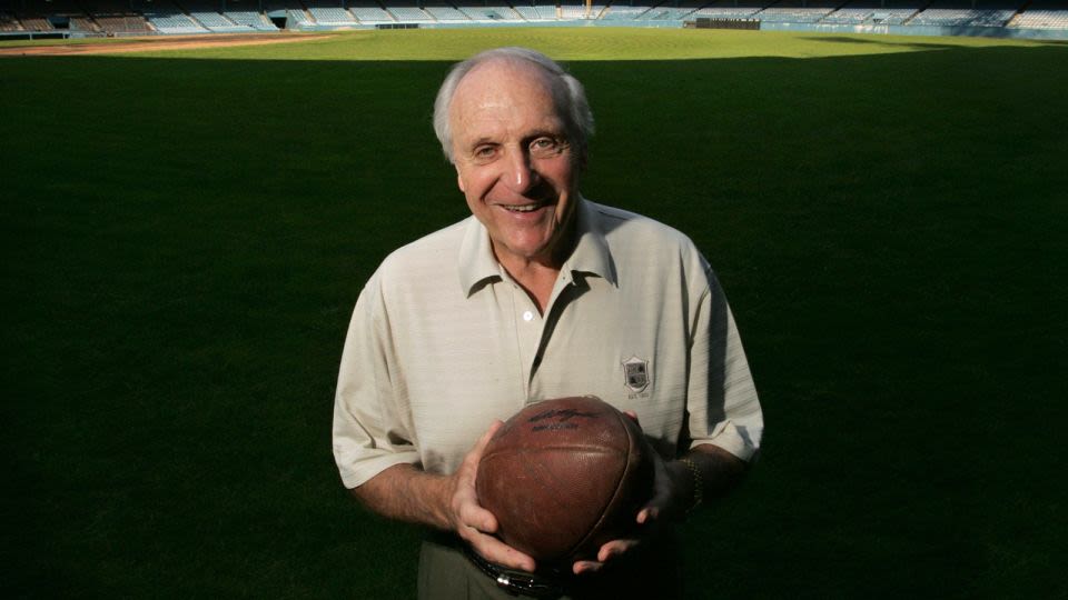 Joe Schmidt, Detroit Lions linebacker and Pro Football Hall of Famer, dies aged 92