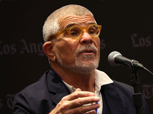 David Mamet Calls Hollywood’s DEI Initiatives “Garbage” & Says His Kids Are Not Nepo Babies: “They Earned It By Merit”