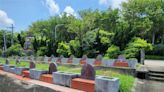 超缺德! 竹市公墓被破壞 24墓碑被噴漆畫"X"