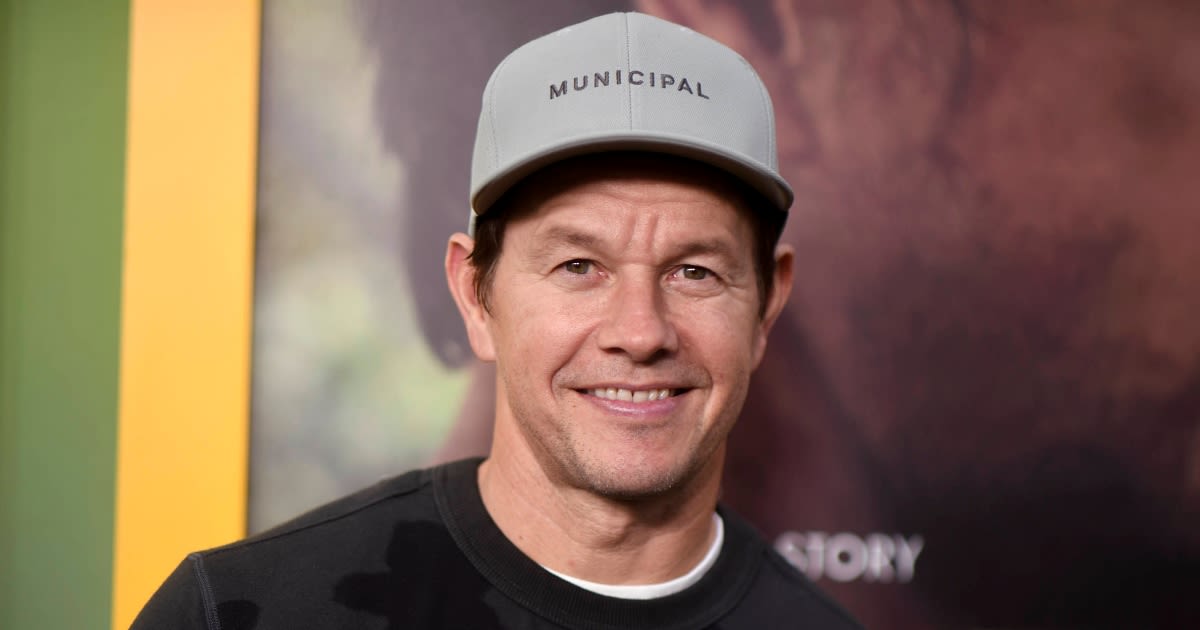 Mark Wahlberg is now doing 2 am workouts in new video: ‘Get a head start’