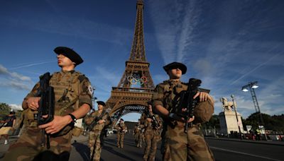 Vidro blindado, saída 'bloqueada' e mais: o cerco a autoridades na Torre Eiffel para a abertura da Olimpíada