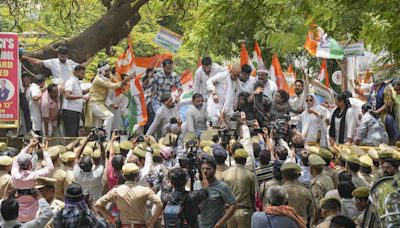 U.P. Congress leaders detained amid protest demanding justice for NEET, NET students