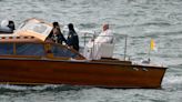 La Nación / Multitud de fieles asiste a misa del papa Francisco en Venecia