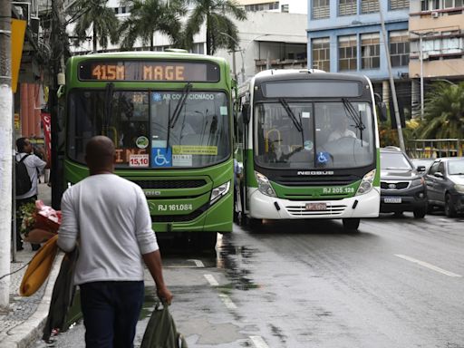 Brasileiro troca o ônibus pelo carro e pelos apps de transporte, diz pesquisa