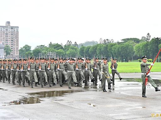 回歸部隊戰訓本務 國軍聯兵旅不派正步連參與陸官校慶分列式 - 自由軍武頻道