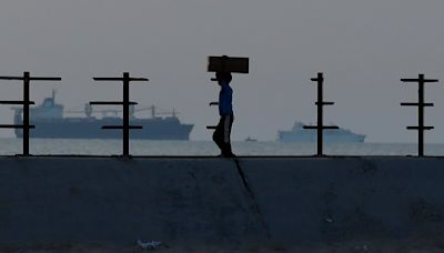 Más ayuda estadounidense llega a Gaza desde muelle flotante tras un inicio difícil