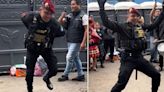 Policía peruano se luce con pasos de danza ante escolares y es elogiado: “Orgulloso de sus raíces”