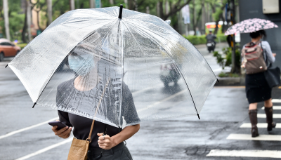 週六西半部、離島慎防大雨！雨彈繼續轟中南部