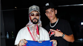 Héctor Fort le regaló una camiseta del Barça a Anuel