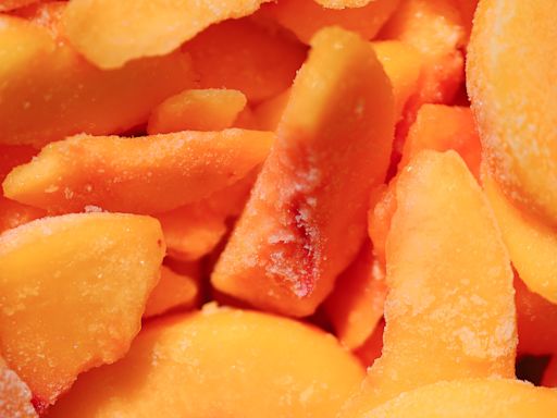 How To Freeze Deliciously Ripe Summer Peaches For A Rainy Day