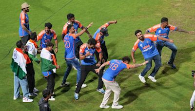 WATCH | Virat Kohli and Rohit Sharma dance together during victory lap at Wankhede Stadium