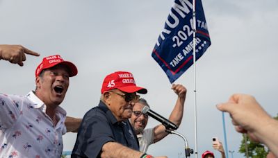 Pro-Trump rally on Staten Island draws hundreds of supporters after NYC conviction: ‘Chin up’