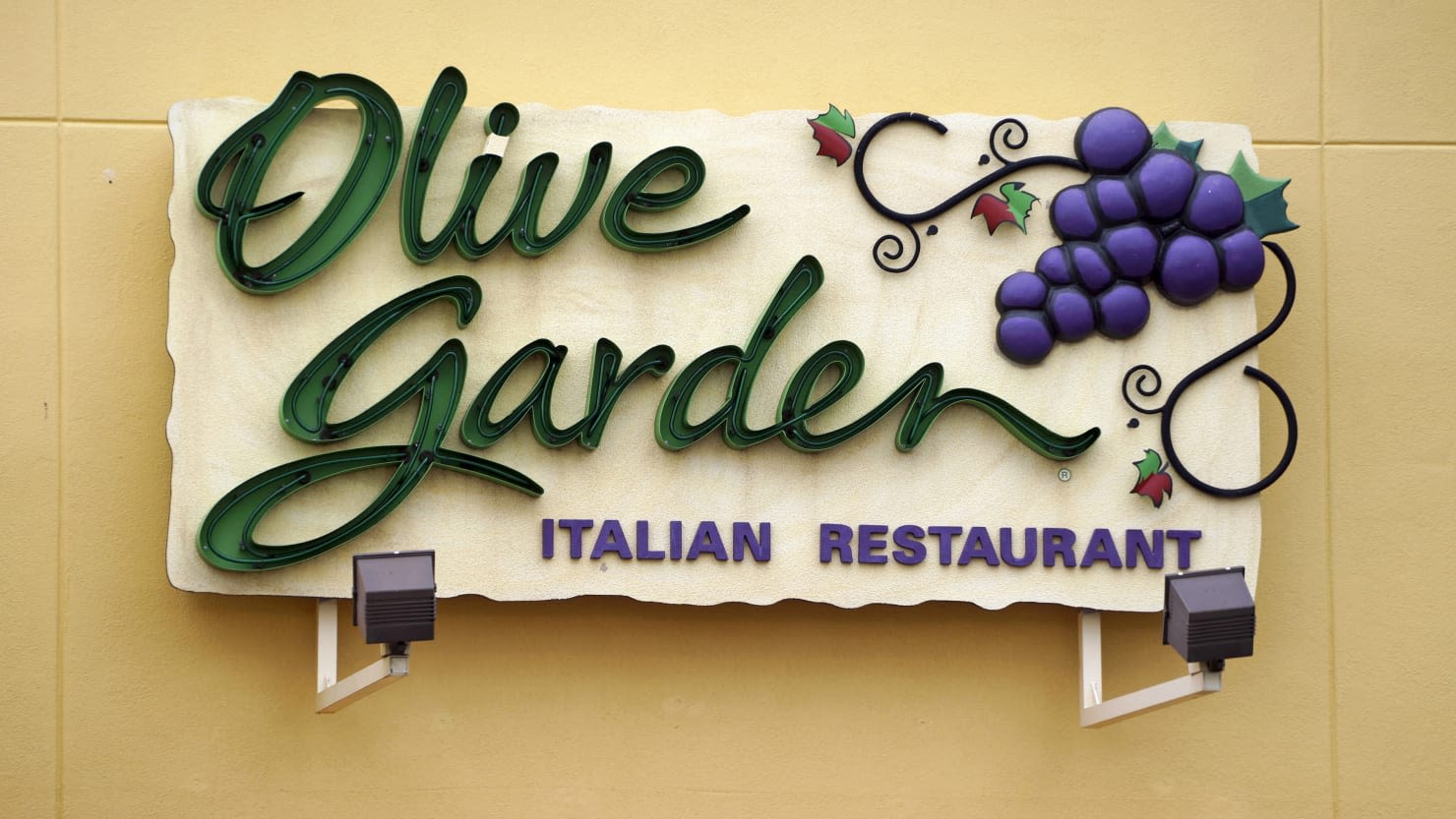 Olive Garden Cook Sues Over Co-Worker’s Ceaseless Dry-Humping