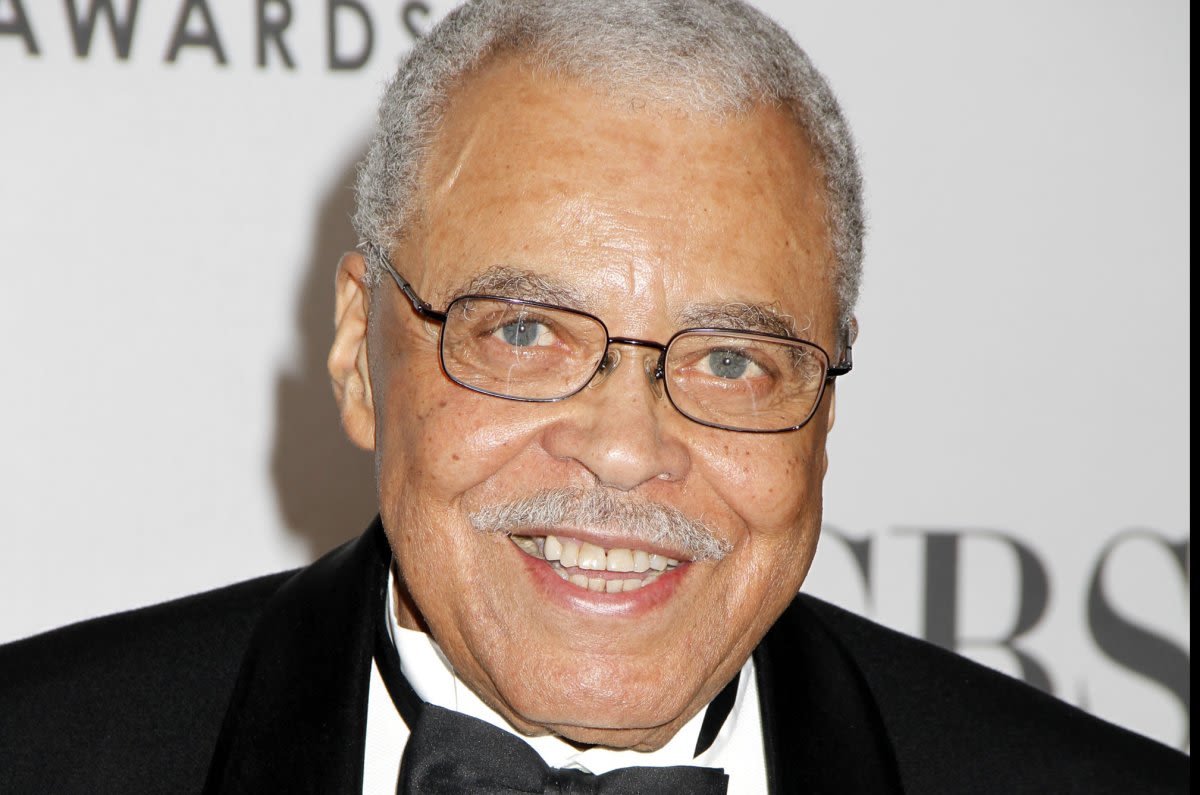 Mark Hamill, Kevin Costner pay tribute to late James Earl Jones