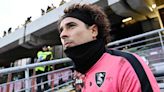 ¡Relegado! Guillermo Ochoa cumple un mes en la banca; Salernitana es goleado