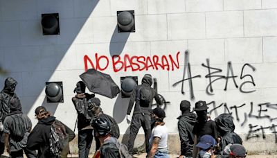 Mégabassines : des manifestants évacués du port de La Rochelle, le cortège se déplace