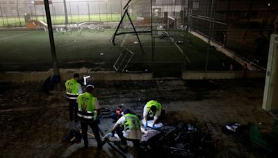 Israel afirma que fue un cohete de Hezbolá el causante de la muerte de once personas en un campo de fútbol en los Altos de Golán - La Tercera