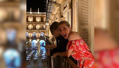 Elsa Pataky y Maxi Iglesias son sorprendidos por la tuna en Salamanca