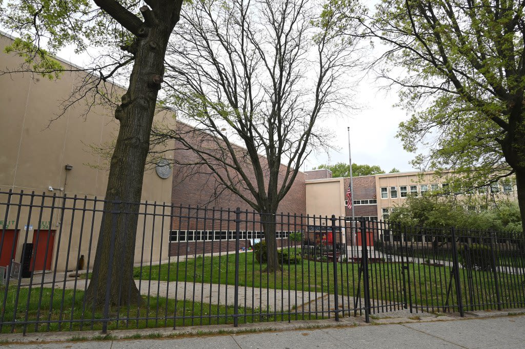 School of Rock: NYC students shocked when Dwayne Johnson serenades them with video message