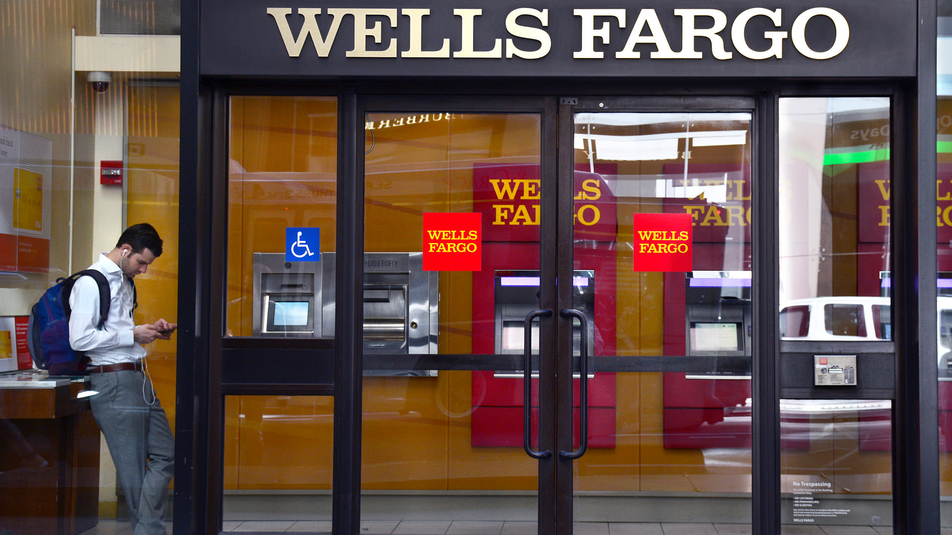 'Worst service,' blasts Wells Fargo customer after 16-year-old account closed