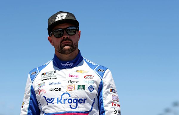 Stenhouse Jr. fined, father suspended after Kyle Busch fight