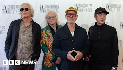 REM perform for the first time since 2007 at Songwriters Hall Of Fame