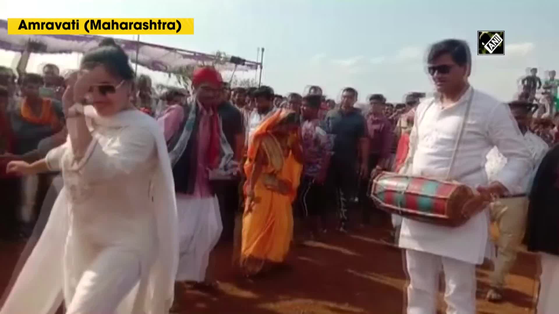 Watch Amravati Mp Navneet Rana Dances With Tribals Of Melghat On Holi