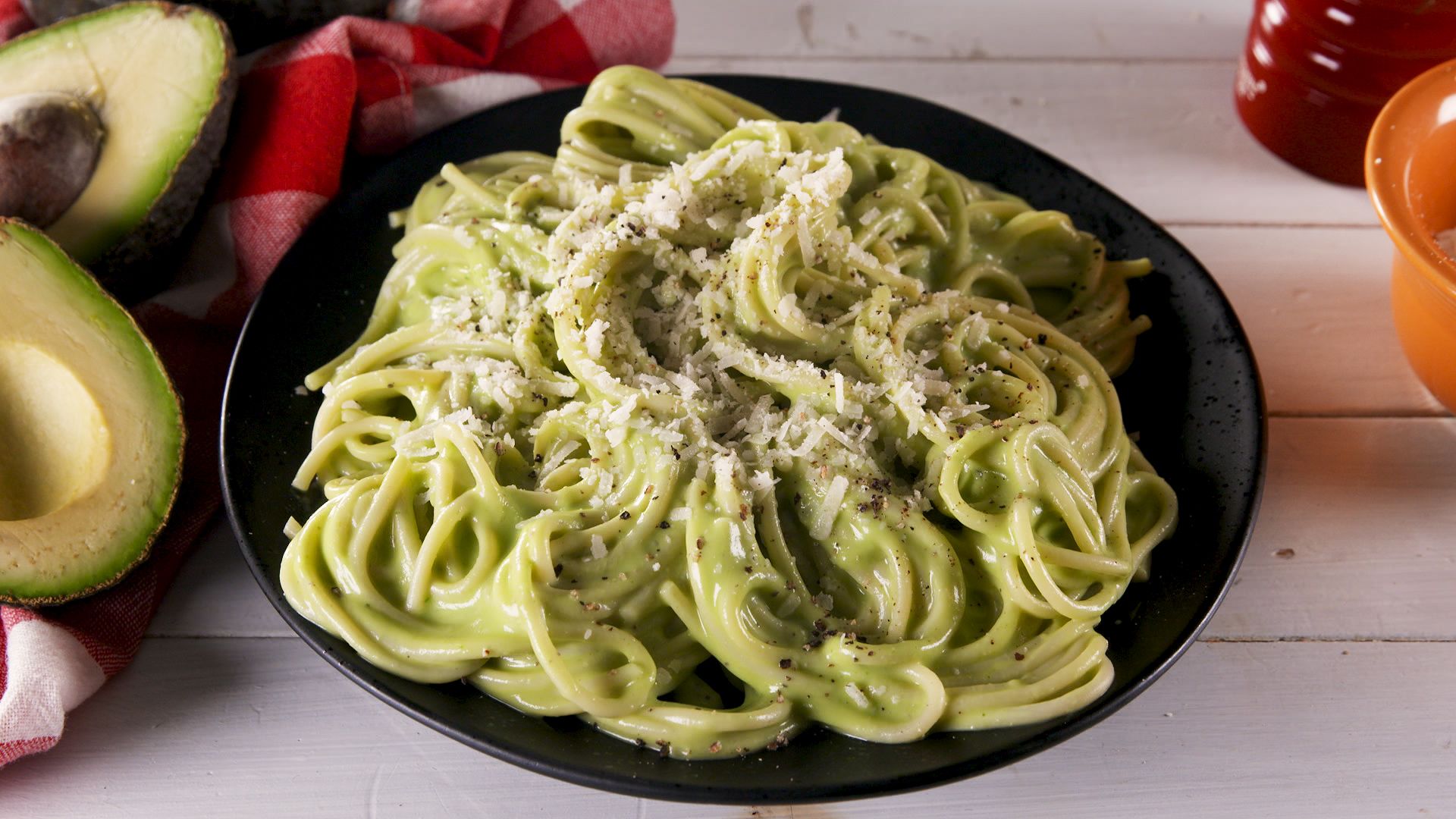 Паста из авокадо рецепт. Паста с авокадо. Pasta with Avocado Sauce.