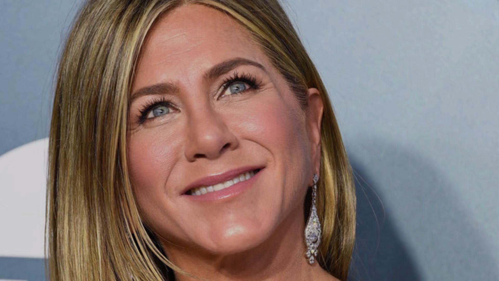 Jennifer Aniston’s Go-To Skincare Tool Is the Most Affordable Way to ...