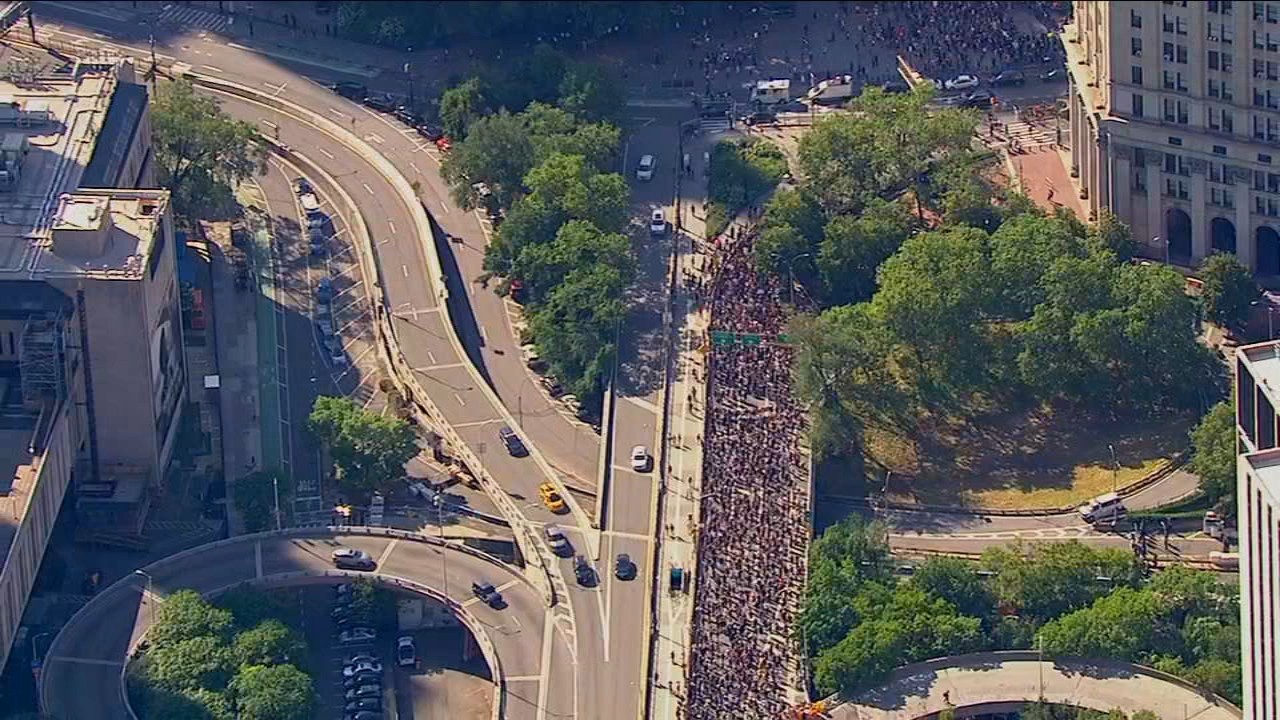 Protesters march across the Brooklyn Bridge, halt traffic