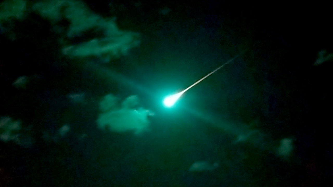 Spectacular green fireball lights up skies over Australia