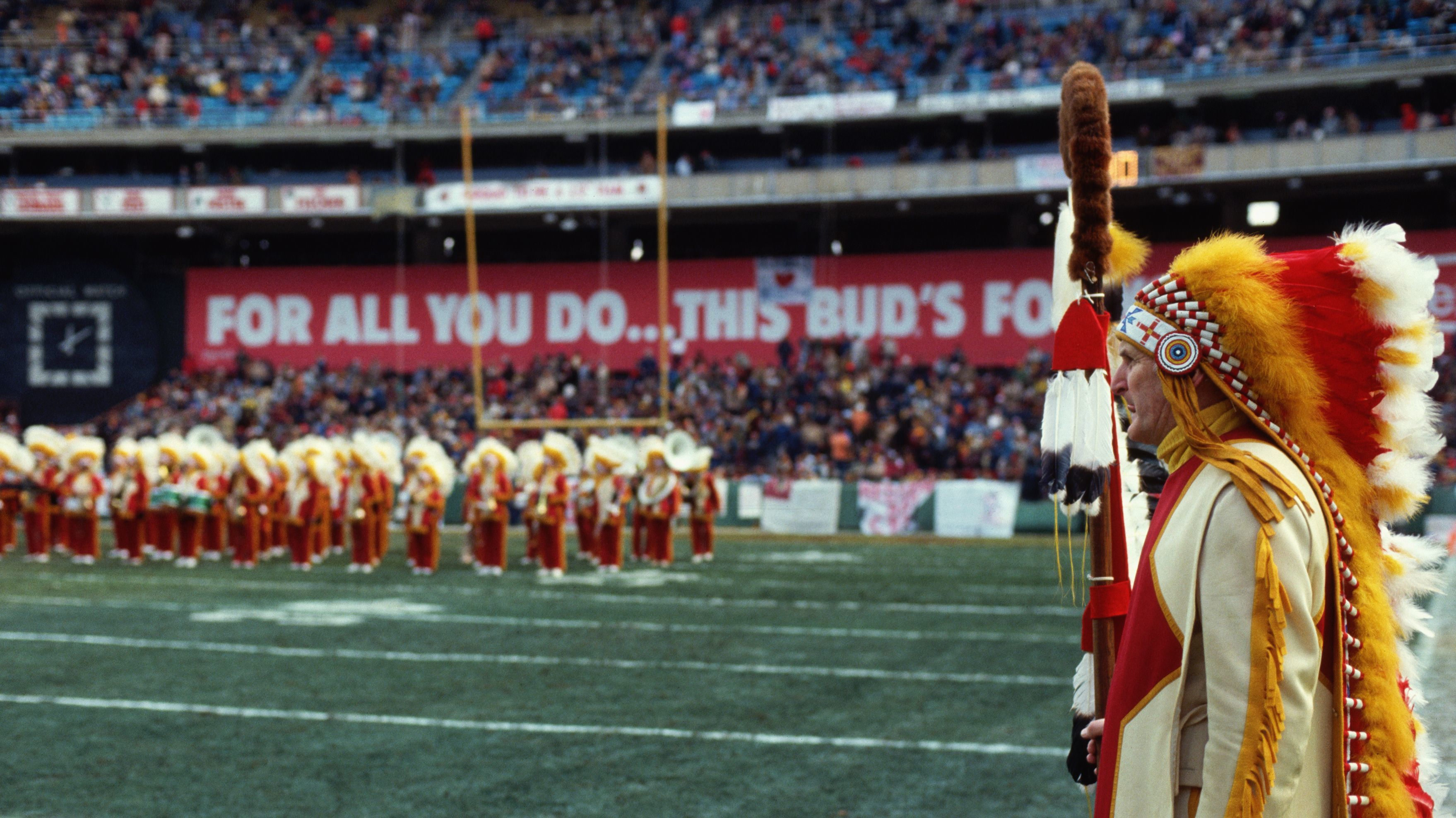 pulls Washington Redskins merchandise