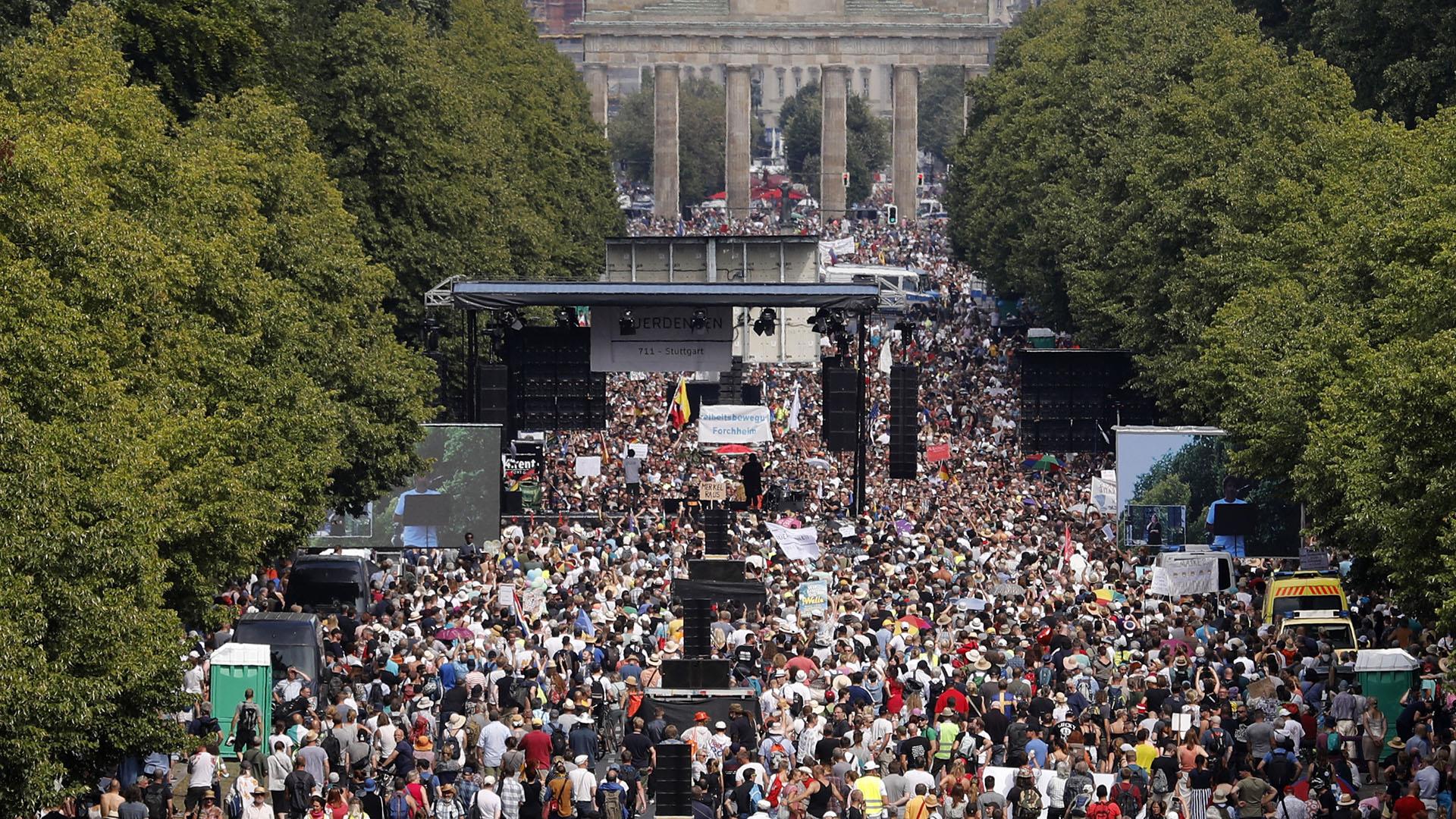  Thousands rally in Berlin, Paris to call for peace in Ukraine 5f25b7b53c6caf574a2ae7b1_o_U_v2