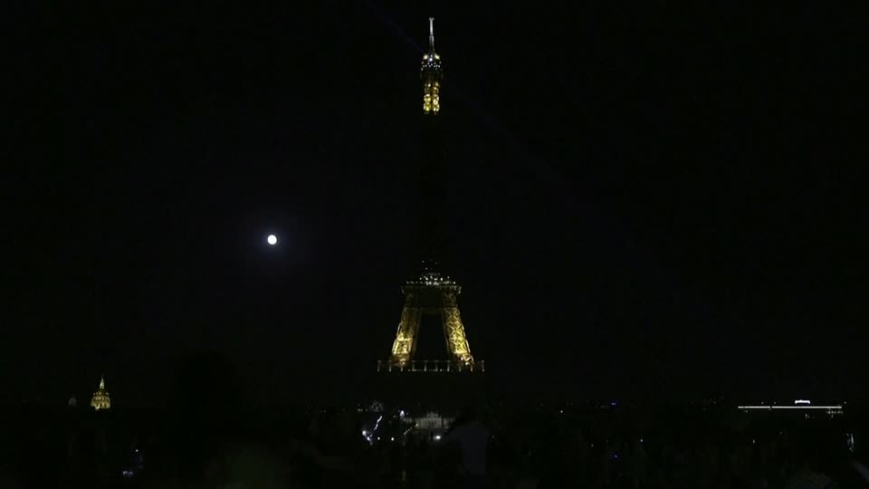 Eiffel Tower Goes Dark To Mourn Beirut Victims Video