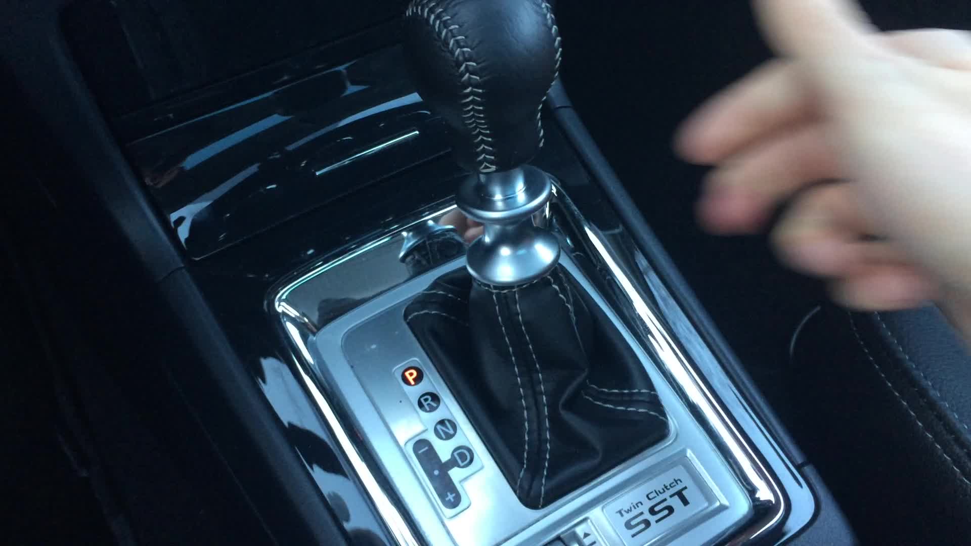 2015 Mitsubishi Lancer Evolution Shift Knob | Autoblog Short Cuts