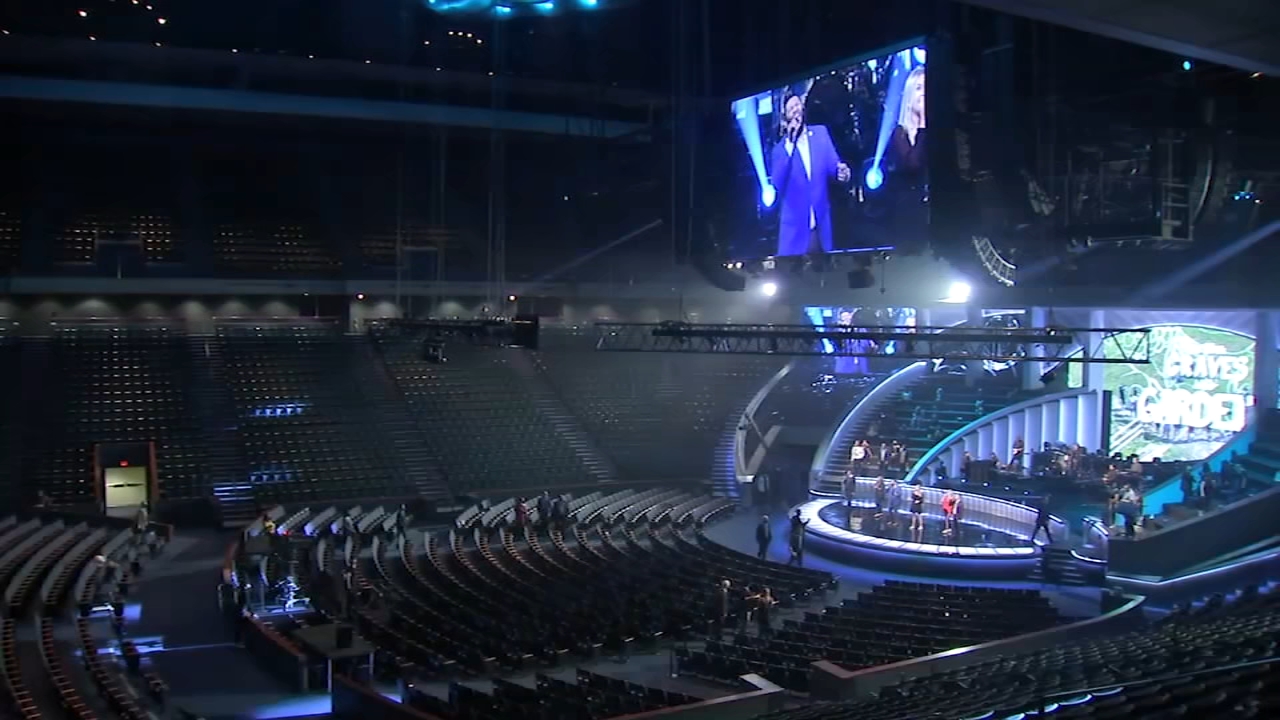 Lakewood Church holds first in-person service in months