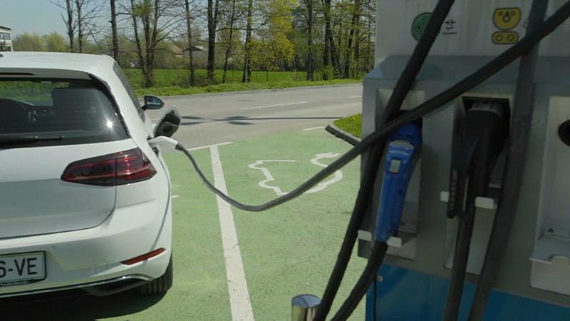 Hybrid cars may pollute more than previously thought, claims NGO - Yahoo News Canada