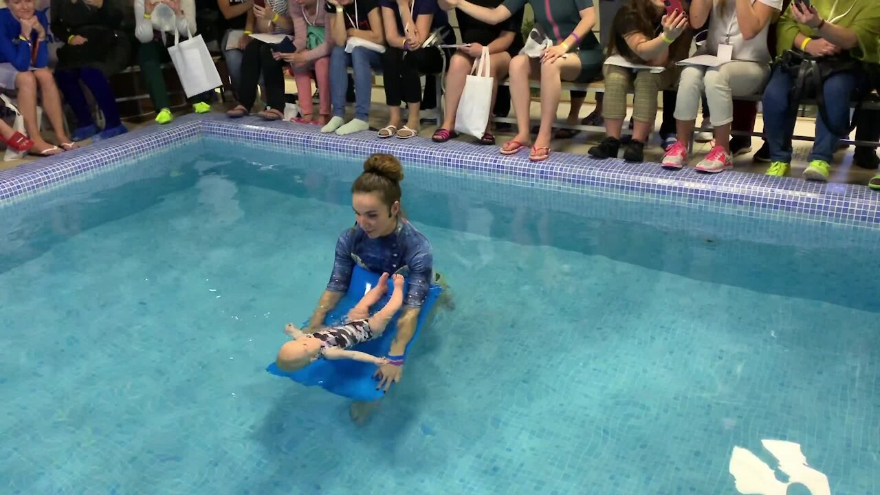 6-month-old baby floats in pool without any support - Yahoo News Canada