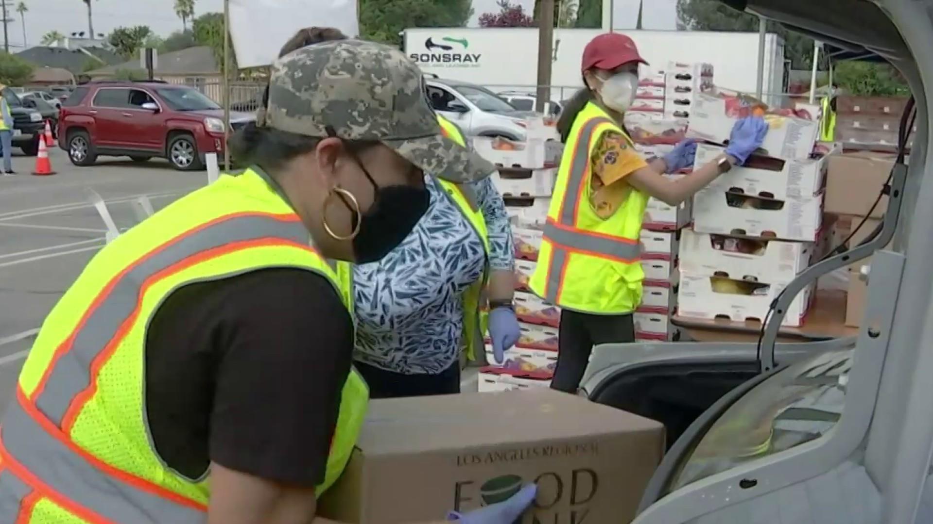 Long lines of needy Americans at food banks before Christmas