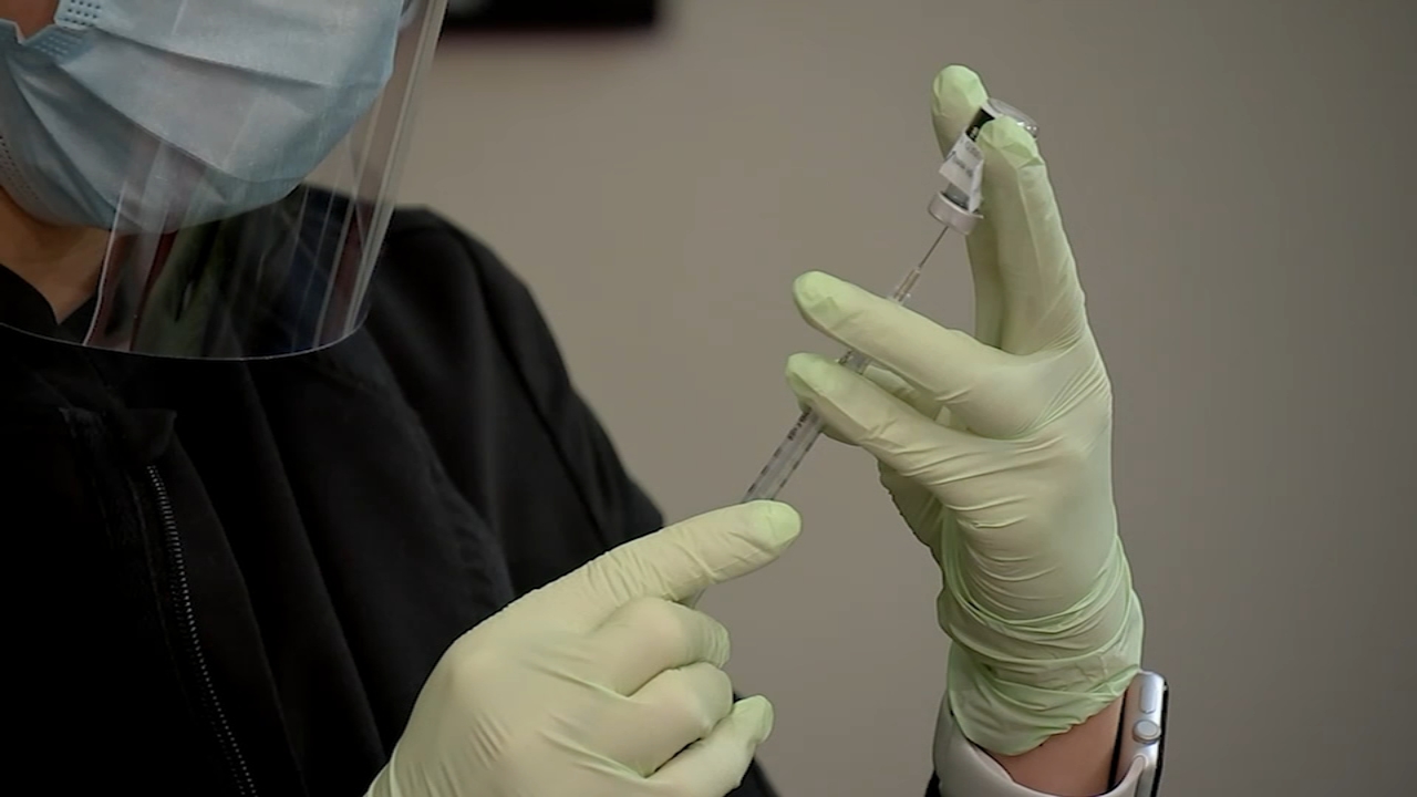 2nd phase of the vaccine goes to the elderly, with chronic diseases