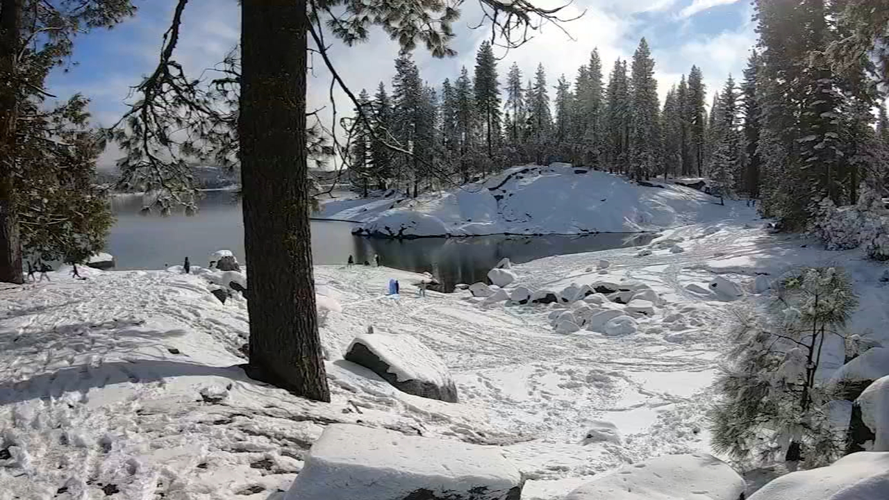 Fresh snow brings visitors to Shaver Lake