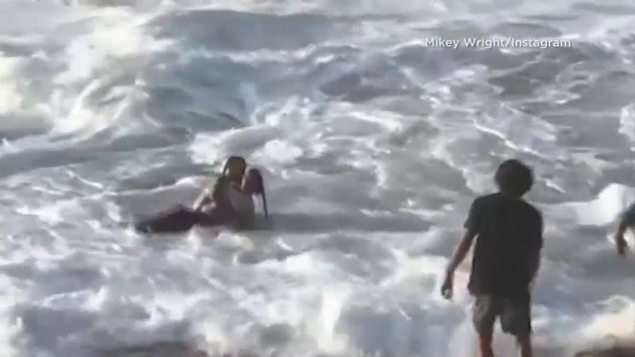 Η Pro-Surfer διασώζει τη γυναίκα από το High Surf στη Χαβάη