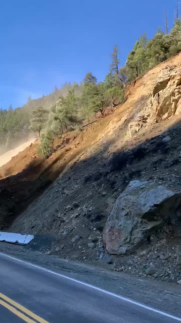 ‘It’s all coming!’  Landslide in Siskiyou County, California, captured on video