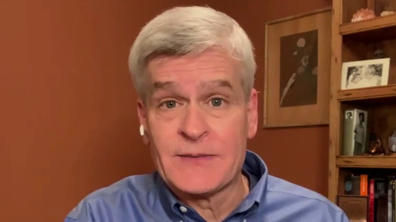 Government control of vaccine distribution slowing the process, Sen. Cassidy says