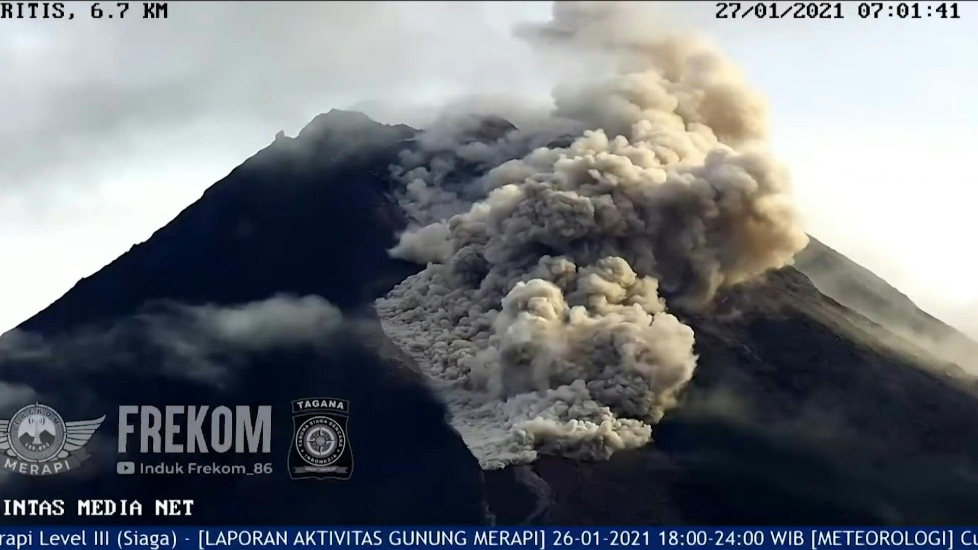 Indon sie le volcan  Merapi  entre en ruption