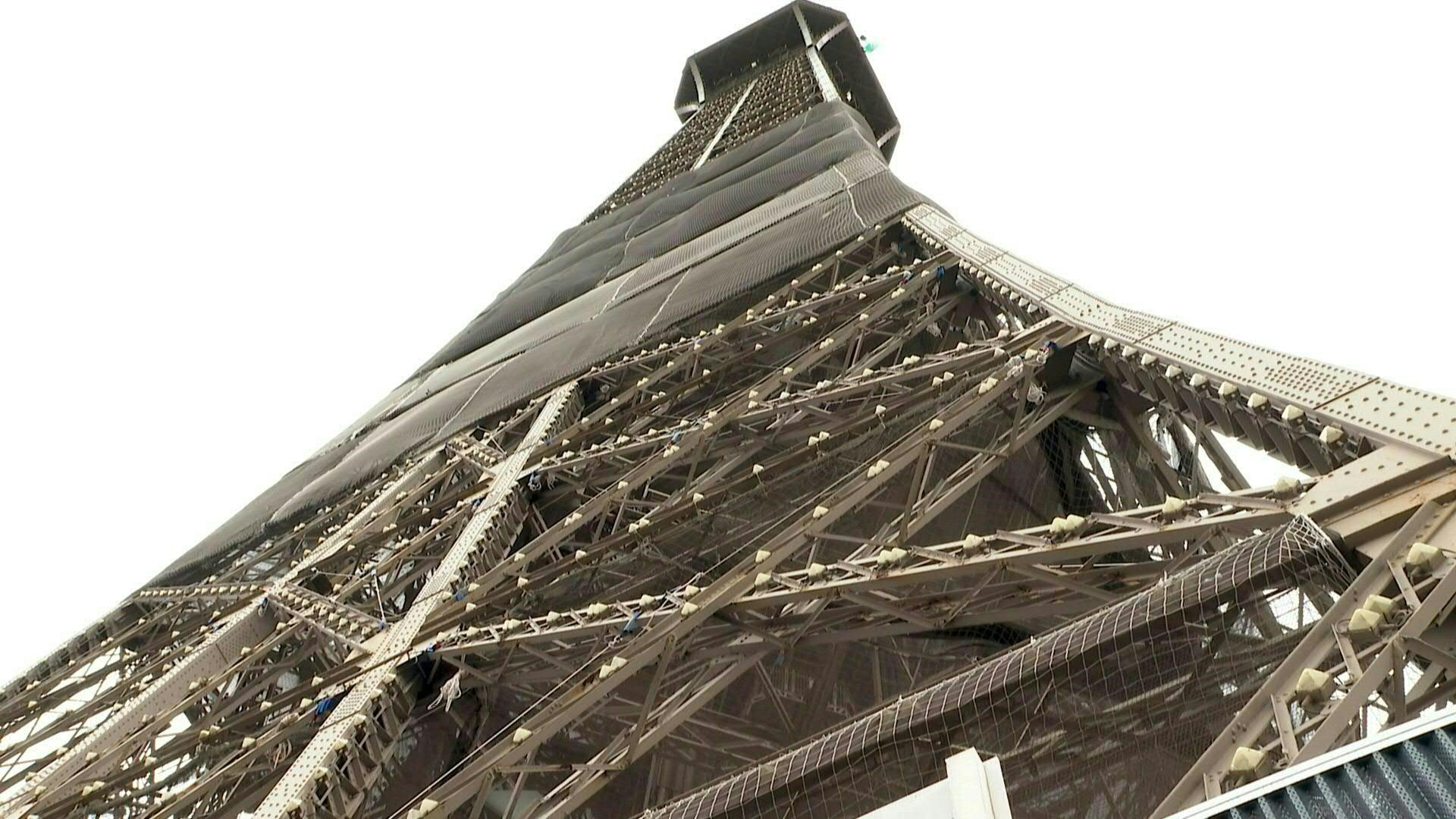 Pour les JO 2024, la Tour Eiffel s'offre une cure de jouvence