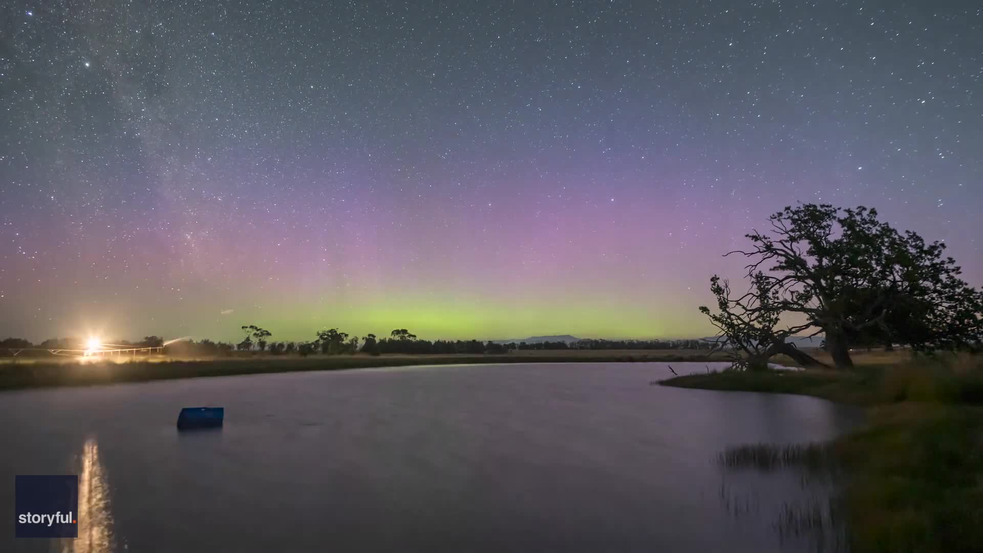 Aurora Australis Shimmers Over Tasmania in Timelapse Πλάνα