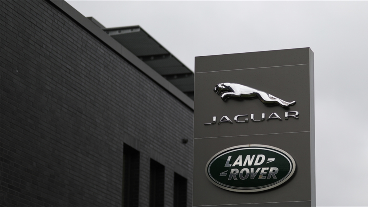 Jaguar CEO Says `We Have the Technology’ for Electric Shift